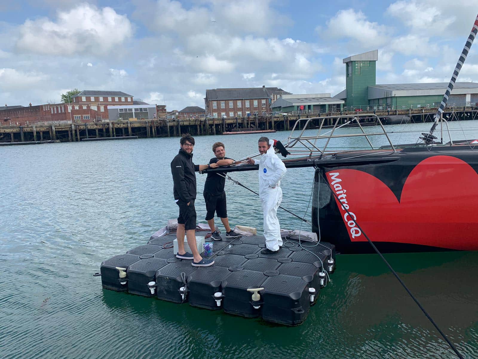 Collision avant le départ entre Maître CoQ IV et un plaisancier