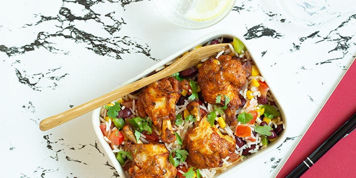 Facile et rapide cette recette de lunch box poulet à la mexicaine est parfaite pour vos pauses déjeuner ! De quoi faire jalouser tous vos collègues !