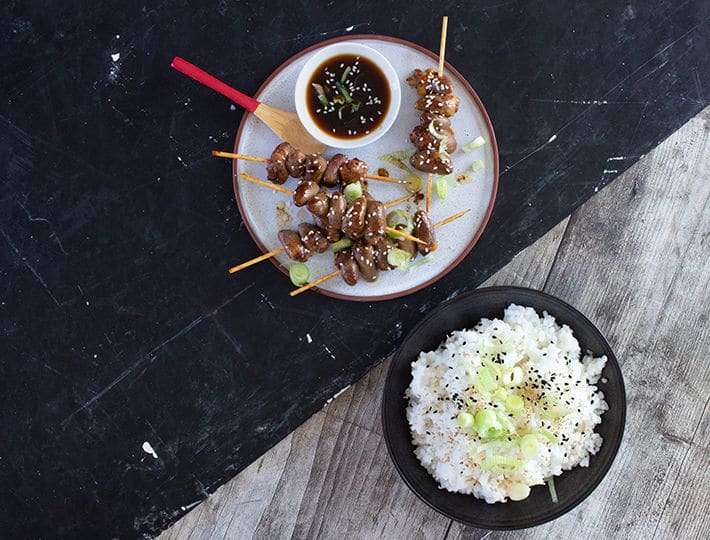 Laissez-vous surprendre par cette recette de yakitori aux cœurs de volaille. Elle vous fera voyager, vous et vos convives, jusqu'au Japon !